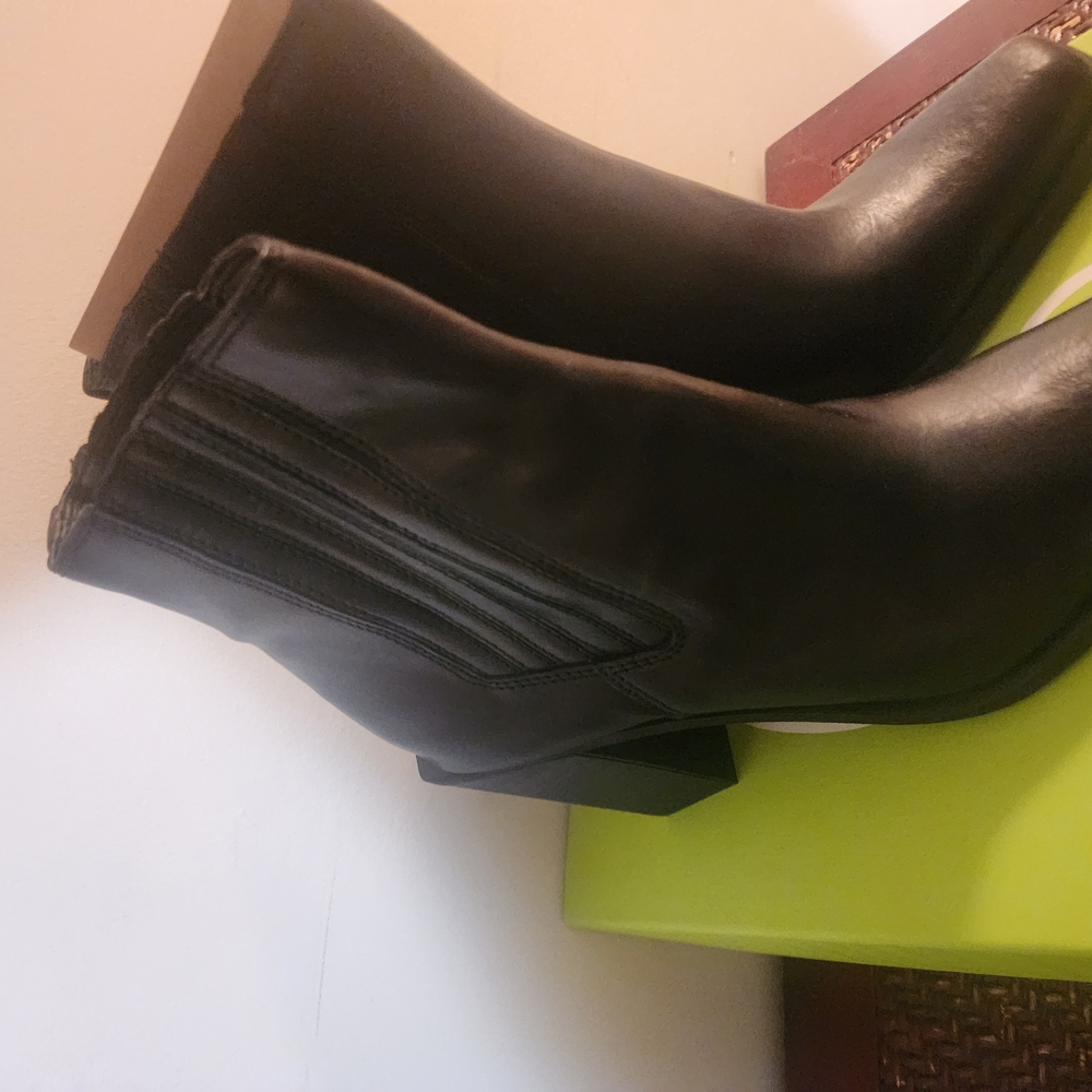 Elegant Black Women's Boots